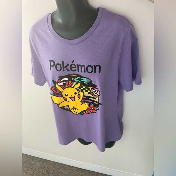Pokémon T-Shirt with Pikachu Graphic/ Woman XL - Picture 2 of 9